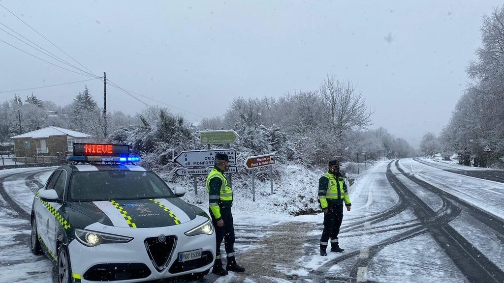 Consejos para conducir con nieve: 8 de cada 10 conductores no saben que hay que encender las luces