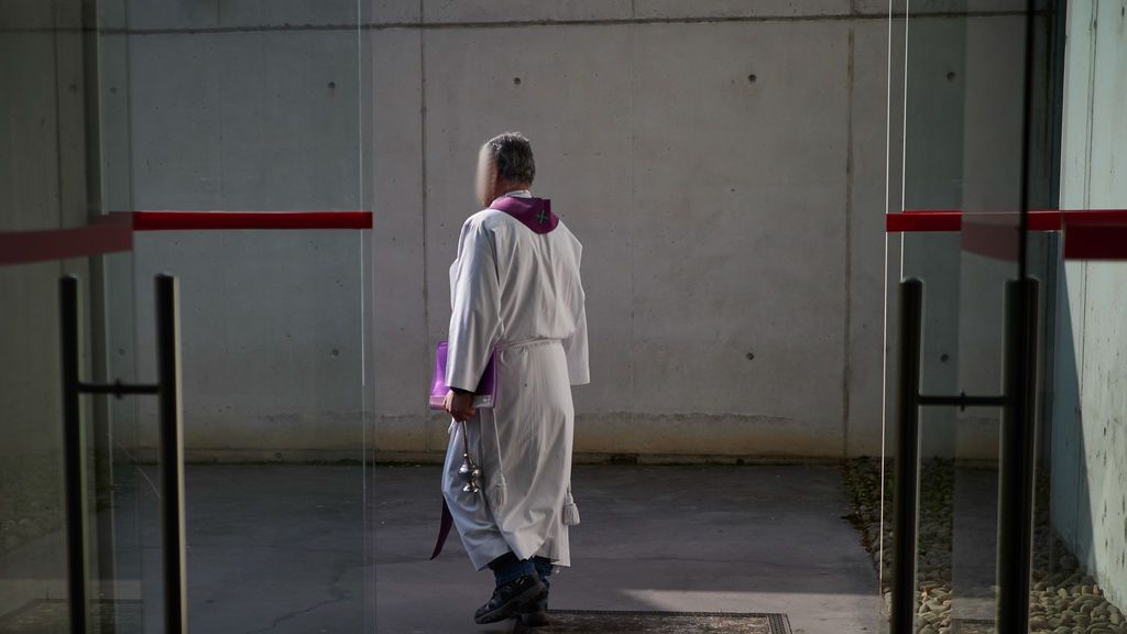 Alquiló su piso a un cura porque era "hombre sagrado" y resultó ser un okupa