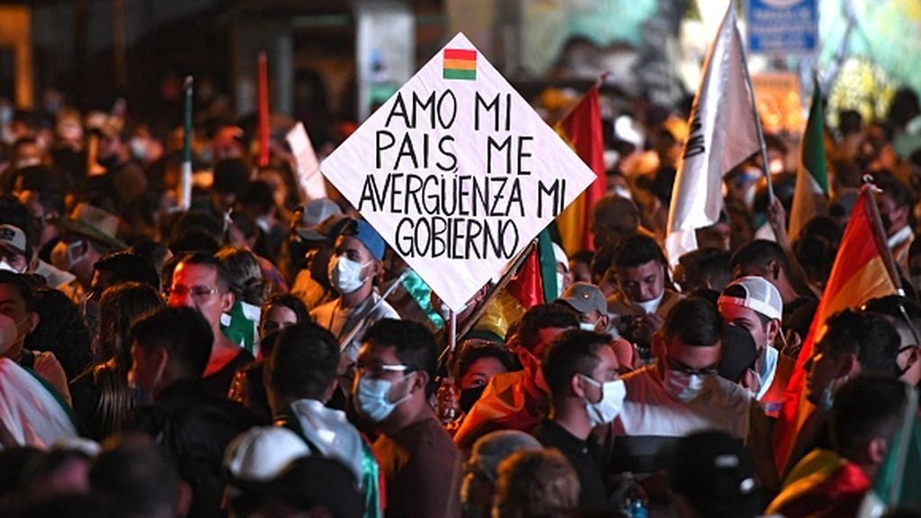 EEUU sigue "con preocupación" la situación en Bolivia y miles de personas se manifiestan contra el gobierno EEUU sigue "con preocupación" la situación en Bolivia y miles de personas se manifiestan contra el gobierno