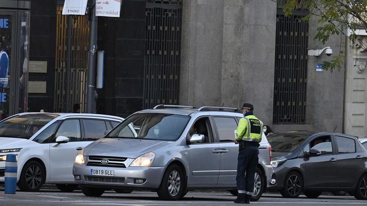 La policia desaloja una boda con 30 invitados en una fábrica de lápidas de Madrid La policia desaloja una boda con 30 invitados en una fábrica de lápidas de Madrid