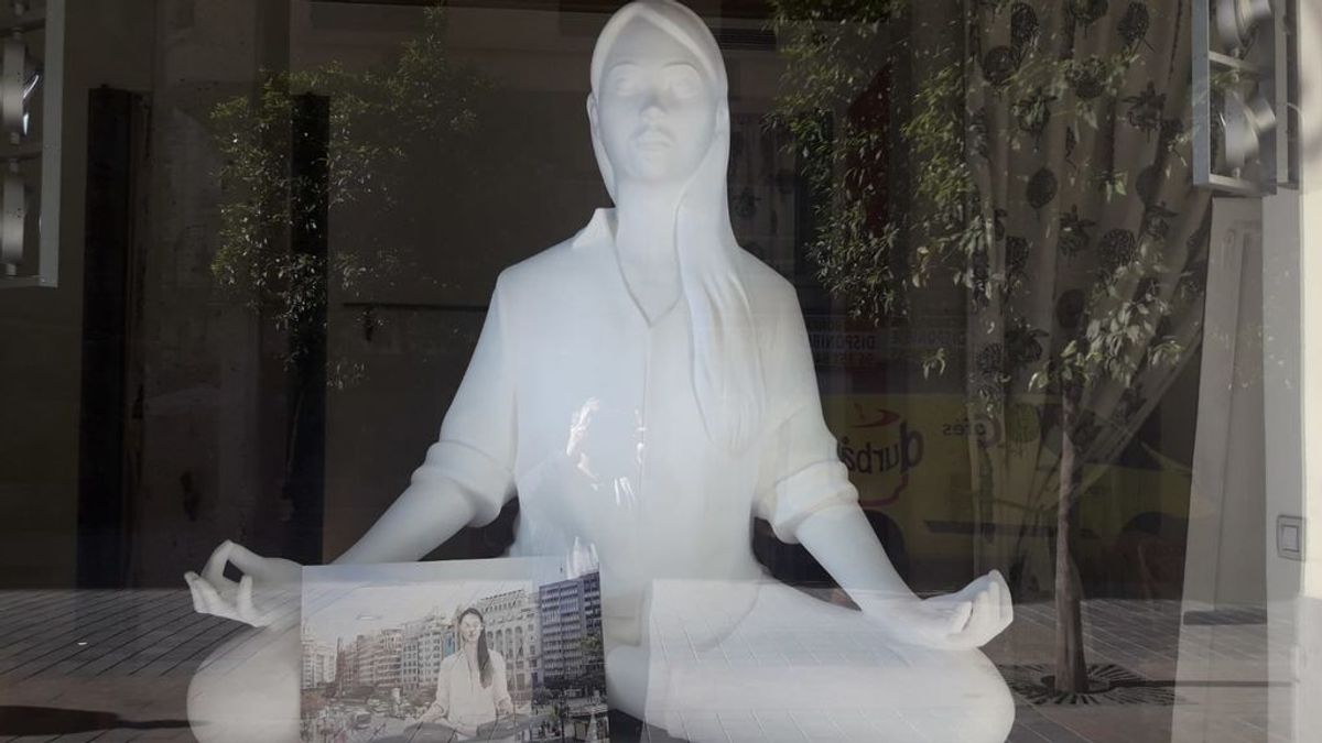 El comercio de Valencia planta las fallas en sus escaparates El comercio de Valencia planta las fallas en sus escaparates