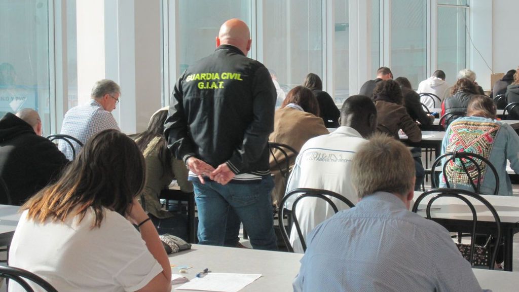 Le retiran el carné de conducir y va a hacer el examen para recuperarlo al volante de su coche