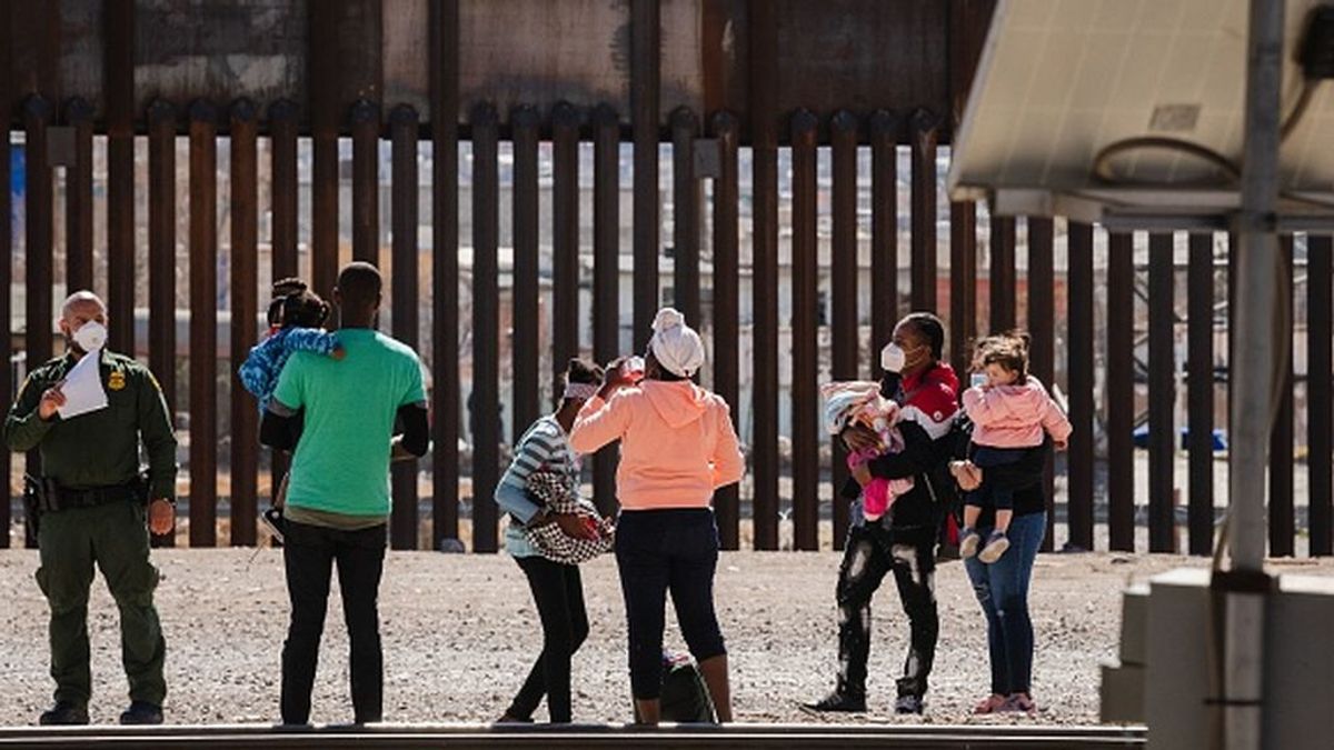 La administración Biden reabre los campos de detención de menores en la frontera con México