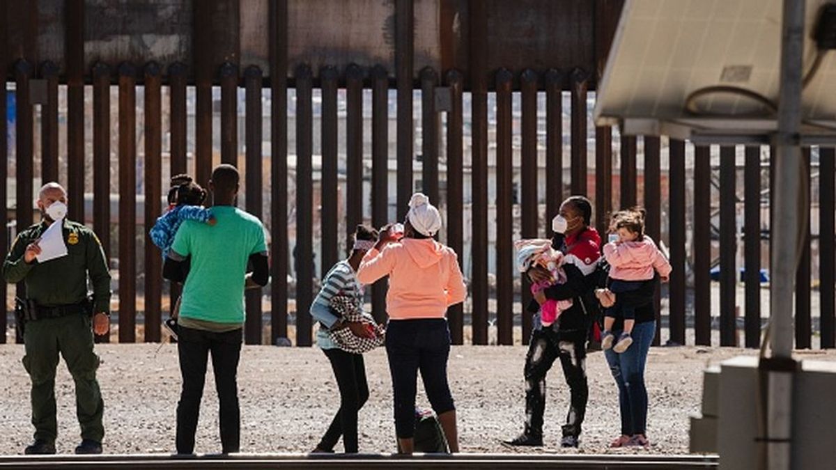 La administración Biden reabre los campos de detención de menores en la frontera con México La administración Biden reabre los campos de detención de menores en la frontera con México