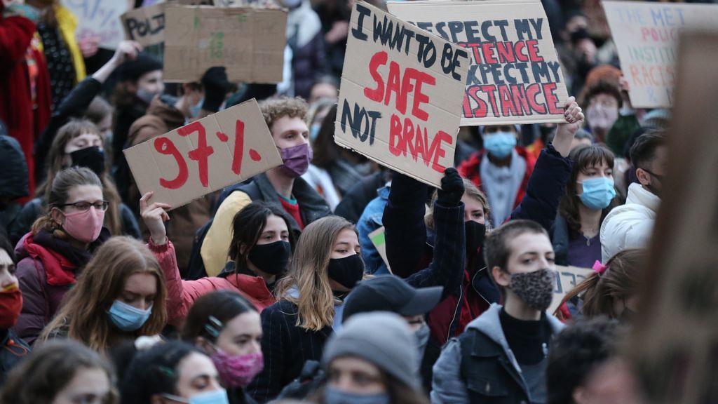 Más protestas y más arrestos en Londres tras el asesinato de Sarah Everard