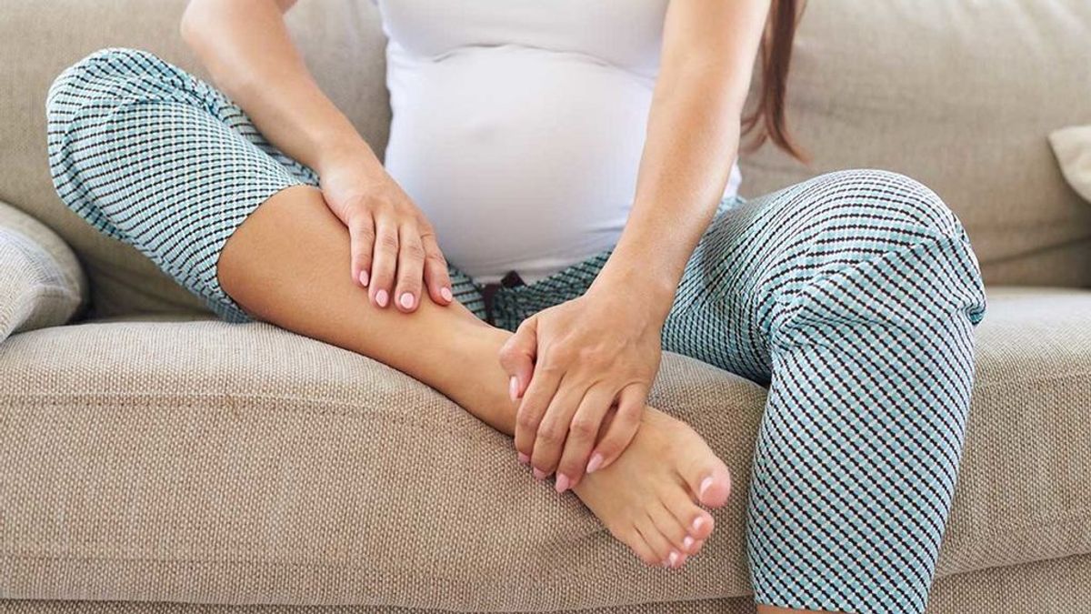 Piernas hinchadas, una complicación muy común en el embarazo: 5 consejos para cuidarte durante esos meses de gestación.