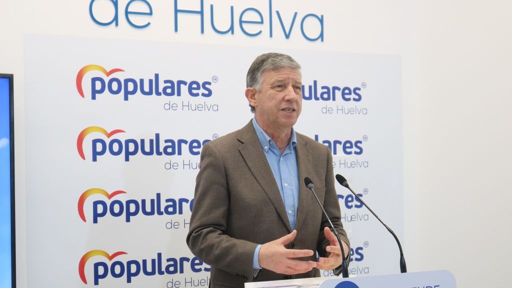 Carmelo Romero, el diputado que le ha dicho a Errejón "vete al médico", se disculpa: "Ha sido una frase desafortunado" Carmelo Romero, el diputado que le ha dicho a Errejón "vete al médico", se disculpa: "Ha sido una frase desafortunado"
