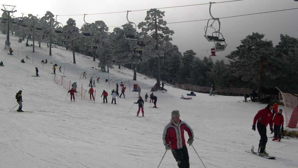 Navacerrada cierra definitivamente la estación de esquí por “un fuerte impacto en términos medioambientales”