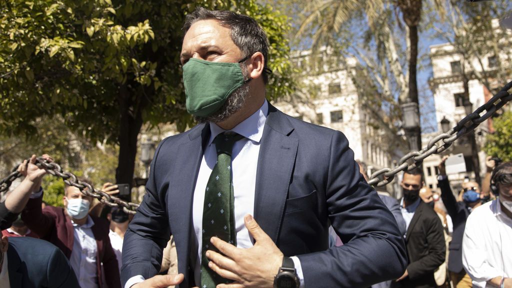 Abascal pide a Moreno reflexionar un adelanto electoral: "el problema de la estabilidad lo encarna el puñal naranja" de C's Abascal pide a Moreno reflexionar un adelanto electoral: "el problema de la estabilidad lo encarna el puñal naranja" de C's