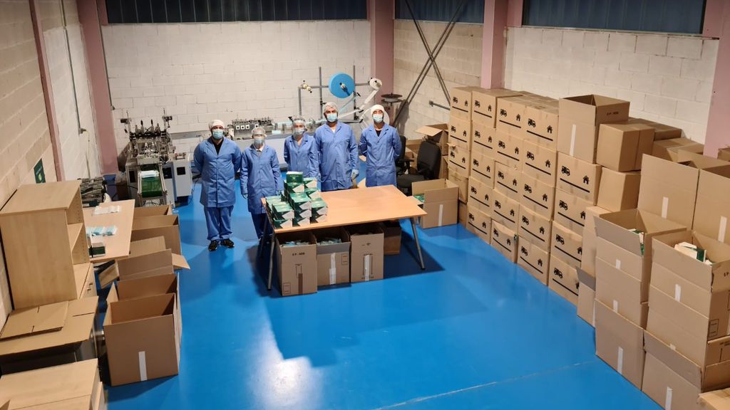 La primera nave que alquiló Arturo, con su primera máquina, para fabricar mascarillas.