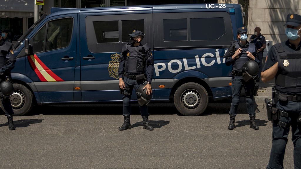 Detenidos dos veinteañeros en Tenerife: intimidaban y amenazaban de muerte a mujeres para robar Detenidos dos veinteañeros en Tenerife: intimidaban y amenazaban de muerte a mujeres para robar