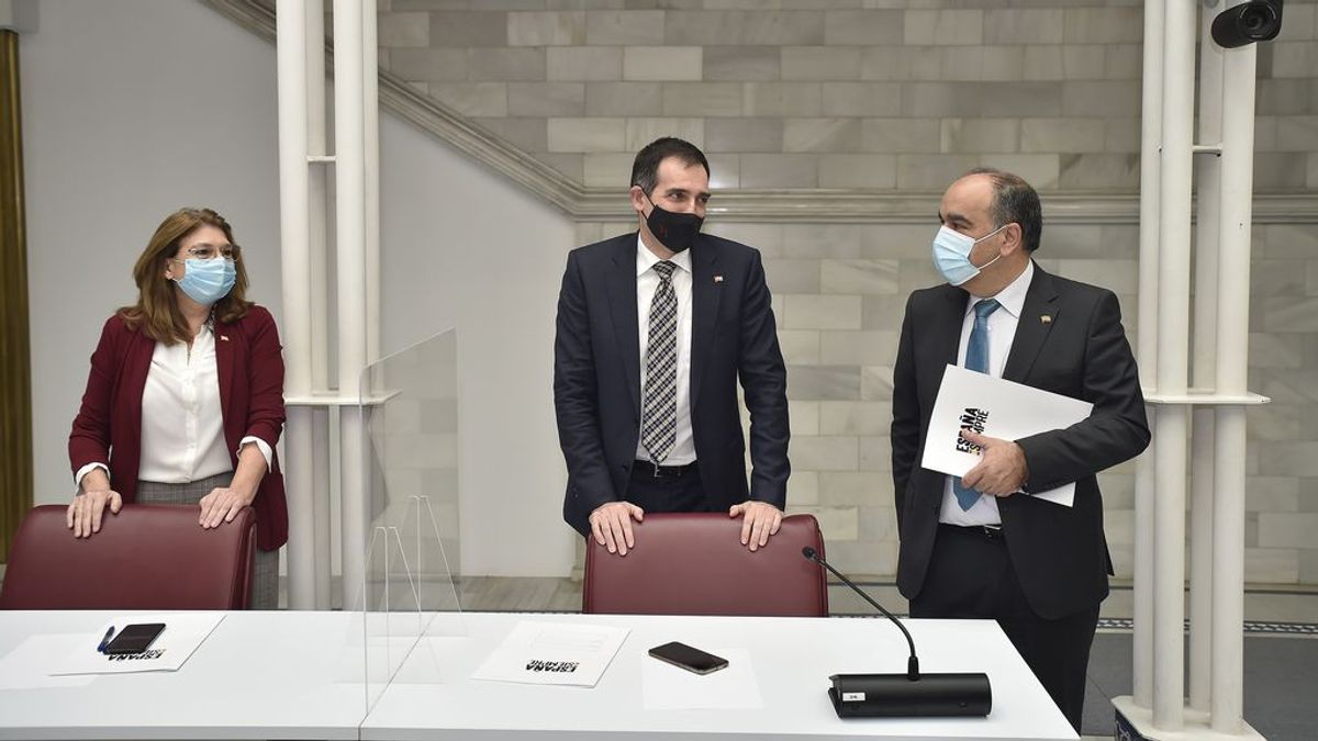 Los tres diputados expulsados de Vox en Murcia votarán contra la moción de censura, condenada al fracaso Los tres diputados expulsados de Vox en Murcia votarán contra la moción de censura, condenada al fracaso