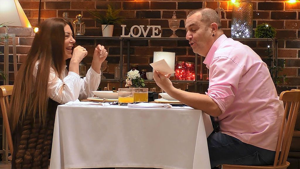 Almudena Herrero y Erramun en el programa 'First Dates'