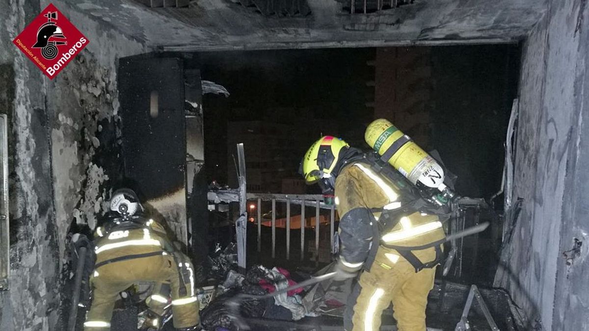 Cincuenta desalojados en Benidorm por el incendio provocado por un hombre que amenazaba con el suicidio