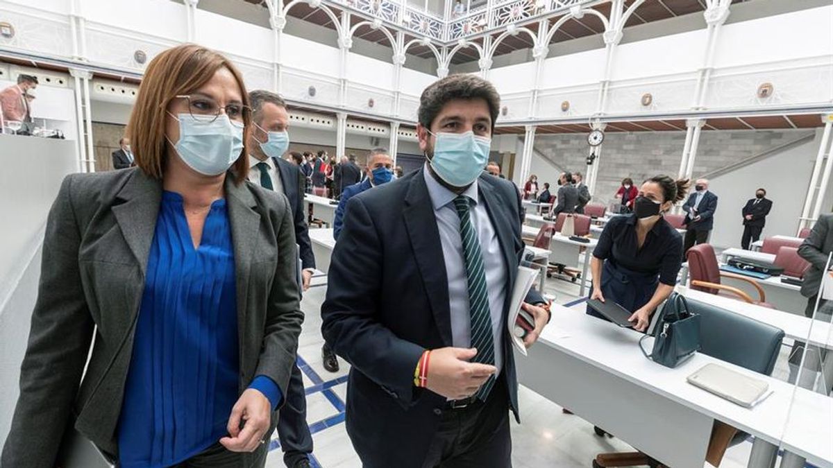 De unas vacunas irregulares a la salida de Iglesias del Gobierno: cinco efectos inesperados de la moción de censura que hoy vota Murcia