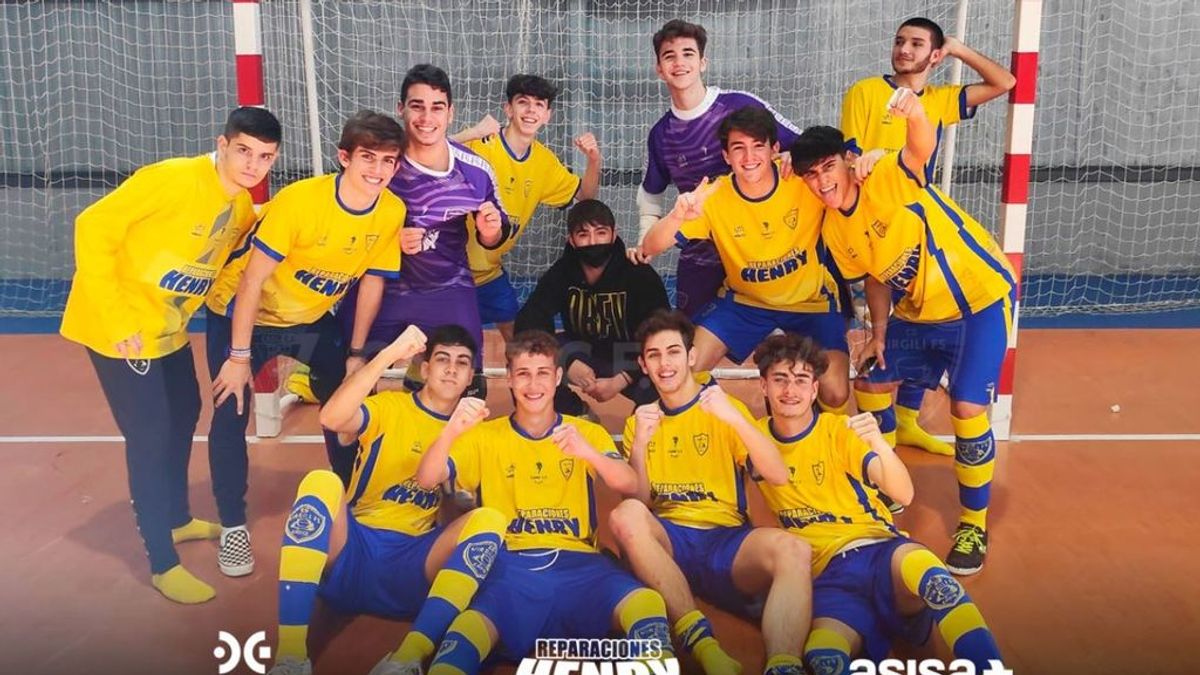 Se lesiona el portero en pleno gol y se deja anotar un tanto para compensar el que marcaron con el portero dolorido Se lesiona el portero en pleno gol y se deja anotar un tanto para compensar el que marcaron con el portero dolorido