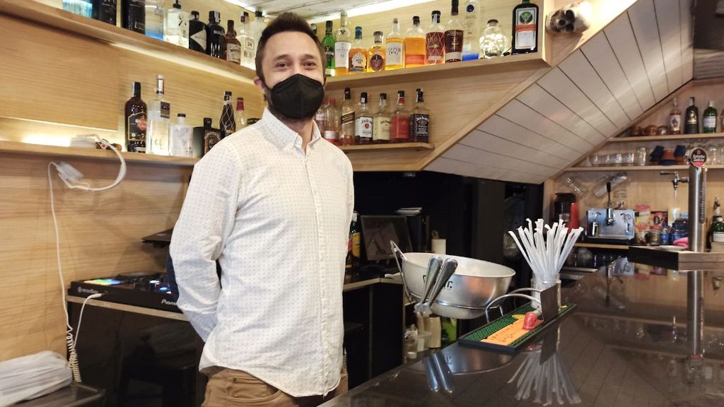 Un hostelero de Santiago inicia un crowdfunding para salvar su negocio: “Estamos ya al límite” Un hostelero de Santiago inicia un crowdfunding para salvar su negocio: “Estamos ya al límite”