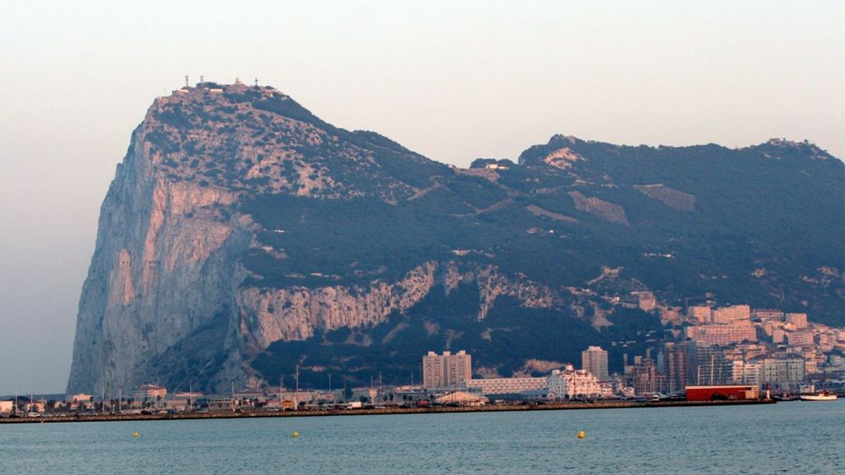 Gibraltar, primera "nación" en vacunar a toda su población adulta contra la covid-19 Gibraltar, primera "nación" en vacunar a toda su población adulta contra la covid-19