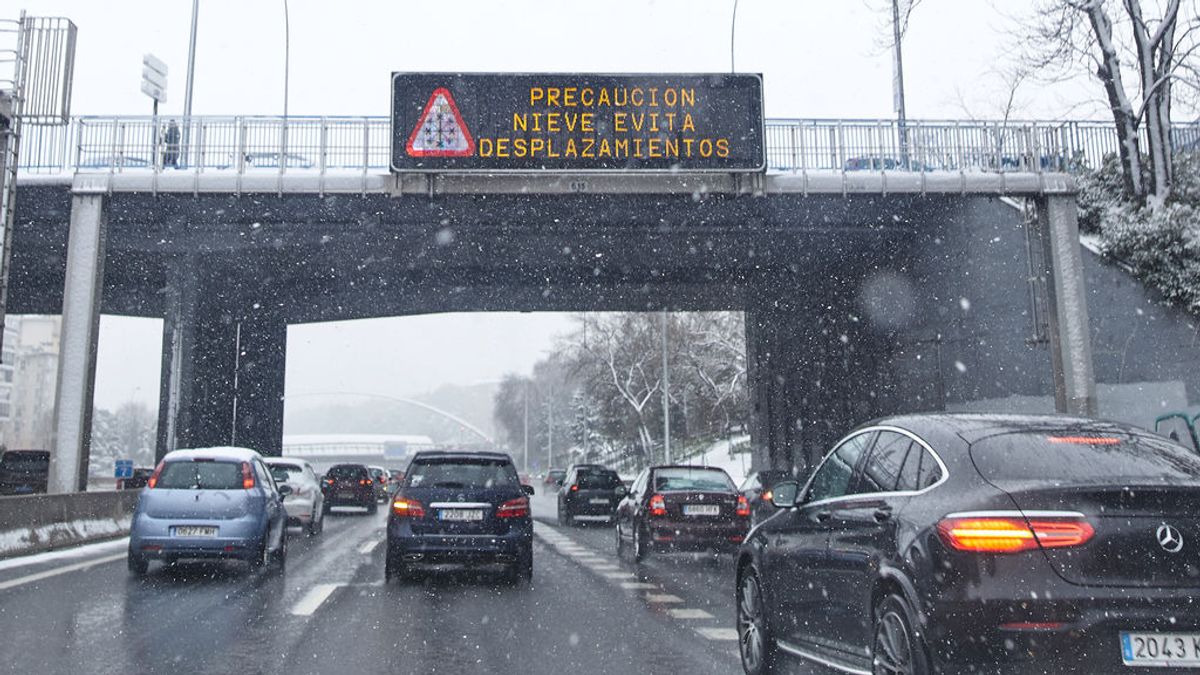 Madrid activa el plan de inclemencias y pide no ir a la Sierra ante el frío y la nieve en el puente de San José Madrid activa el plan de inclemencias y pide no ir a la Sierra ante el frío y la nieve en el puente de San José