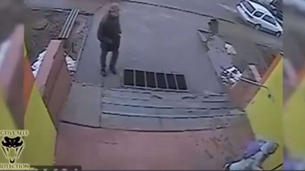 Un vídeo muestra cómo una niña consigue escapar de un acosador que la acechaba