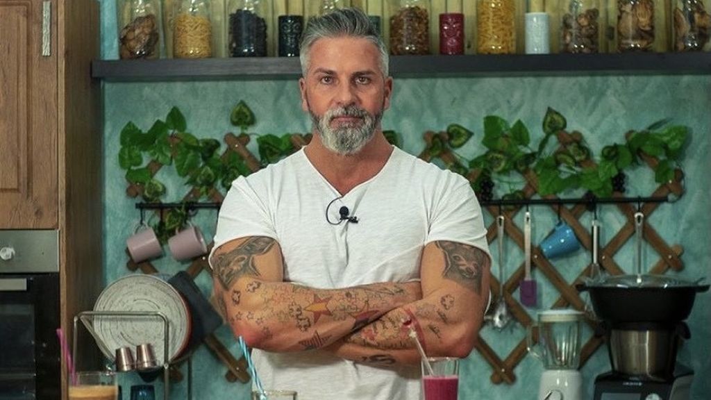 Carlos Alba, próximo concursante de Supervivientes 2021, durante el programa Masterchef