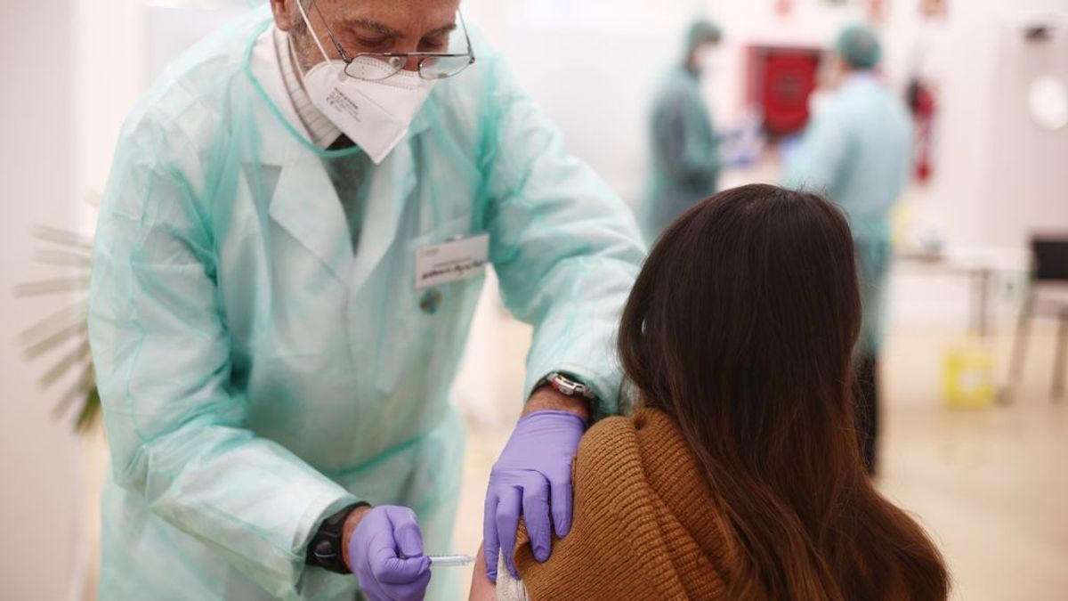 Suben los contagios en Madrid pero bajan los fallecidos y hospitalizados Suben los contagios en Madrid pero bajan los fallecidos y hospitalizados