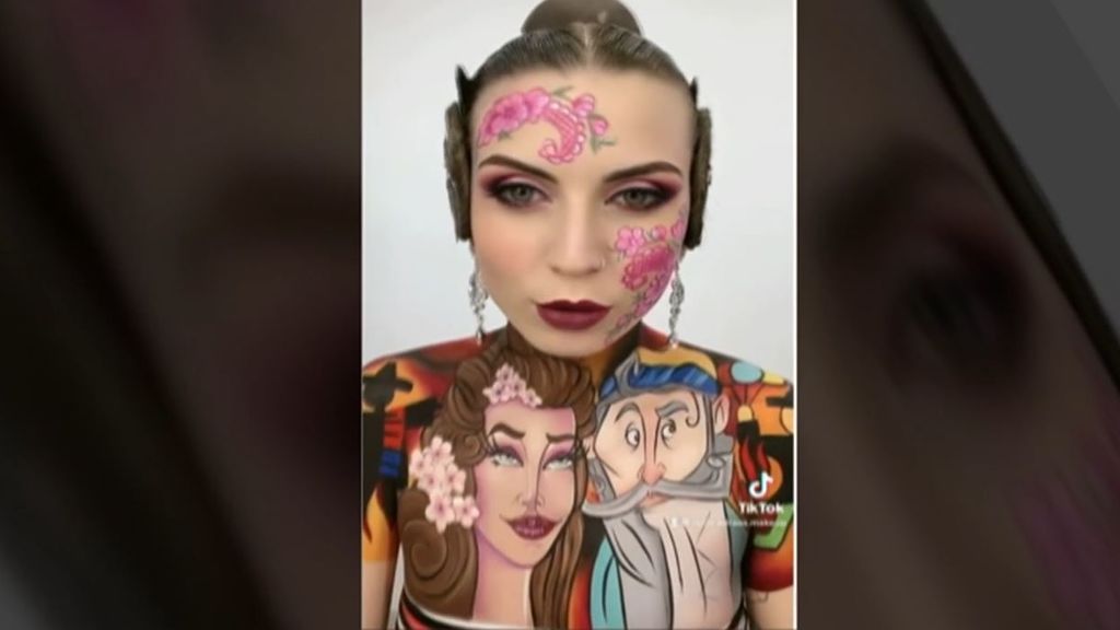 Una maquilladora se transforma en un monumento viviente para rendir homenaje a las Fallas
