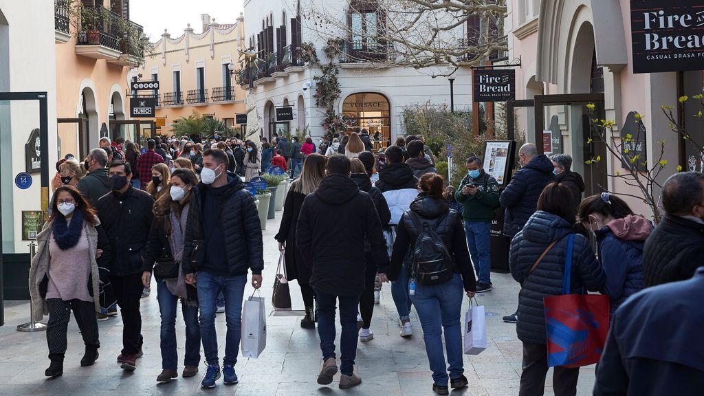 La caída del virus se frena mientras España mira de reojo la sacudida en Europa La caída del virus se frena mientras España mira de reojo la sacudida en Europa