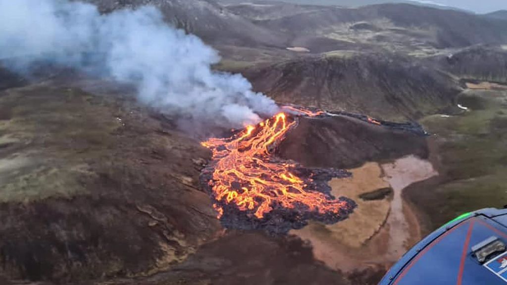 Un volcán entra en erupción en Islandia