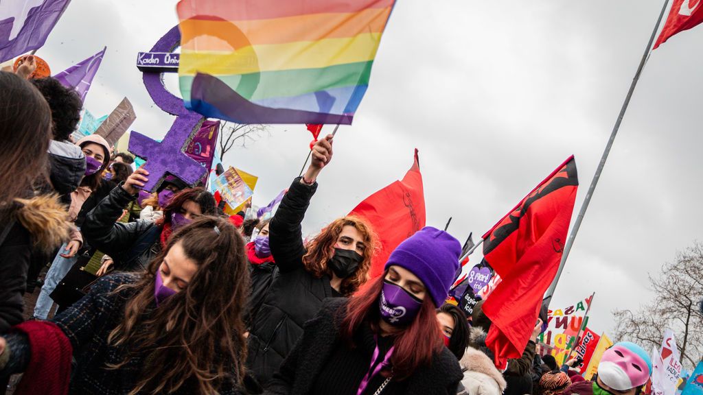 Protesta por la salida de Turquía del convenio para la protección de las mujeres