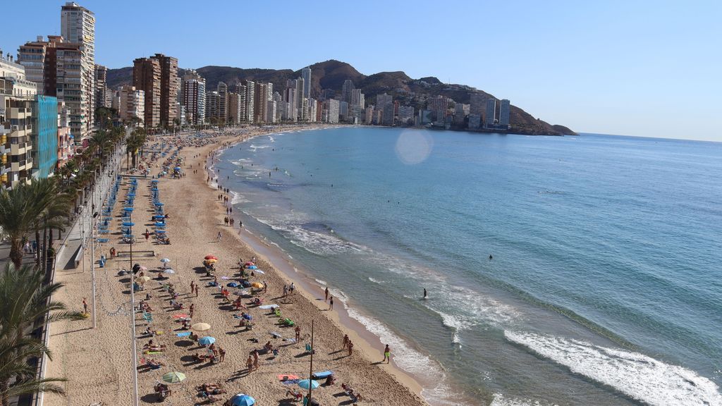 Asesores del Gobierno británico avisan que son "altamente improbables" los viajes al extranjero este verano Asesores del Gobierno británico avisan que son "altamente improbables" los viajes al extranjero este verano