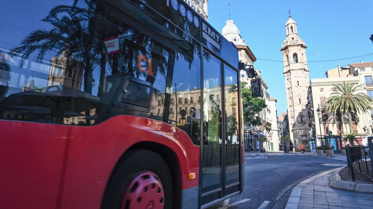 La EMT de Valencia estudiará la queja presentada por la expulsión de un joven con autismo de un autobús La EMT de Valencia estudiará la queja presentada por la expulsión de un joven con autismo de un autobús