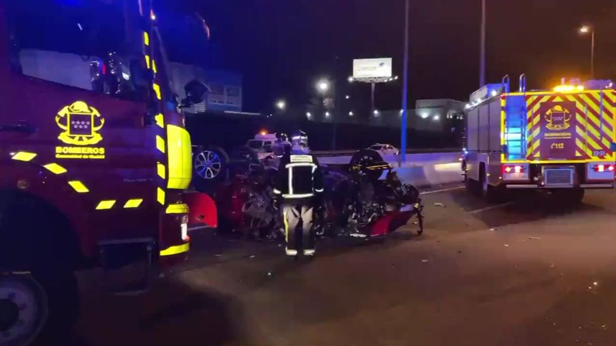 Dos conductores mueren al colisionar un vehículo contra un 'kamikaze' en Alcalá de Henares (Madrid) Dos conductores mueren al colisionar un vehículo contra un 'kamikaze' en Alcalá de Henares (Madrid)