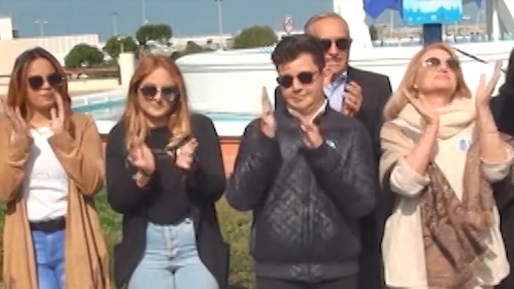 Rocío y David Flores, con otros miembros de la familia