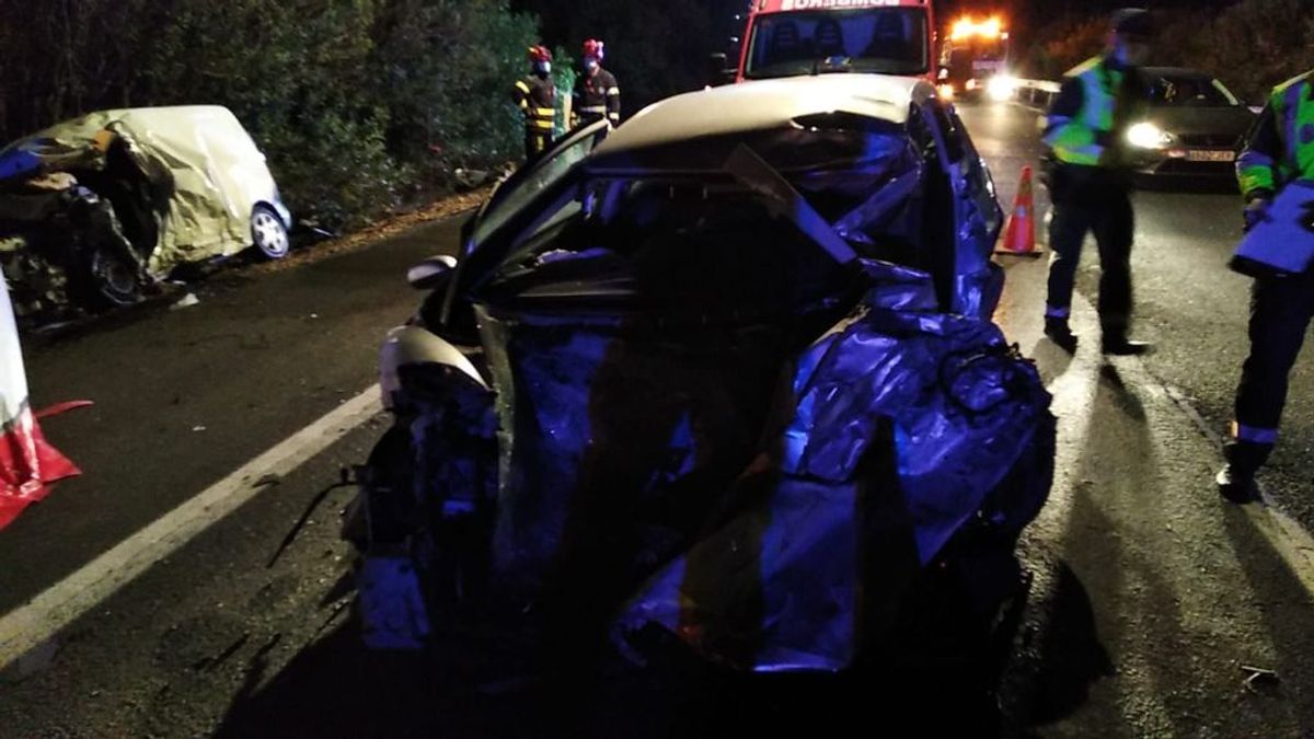 Dos muertos y cuatro heridos en un accidente de tráfico en la A-4 a su paso por La Carlota Dos muertos y cuatro heridos en un accidente de tráfico en la A-4 a su paso por La Carlota