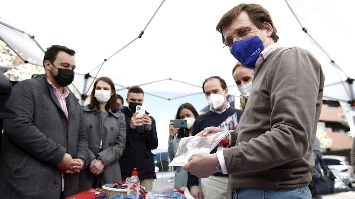 Almeida pide a Sánchez que no "embarre" la campaña y afirma que Iglesias "se ha convertido en una caricatura" Almeida pide a Sánchez que no "embarre" la campaña y afirma que Iglesias "se ha convertido en una caricatura"