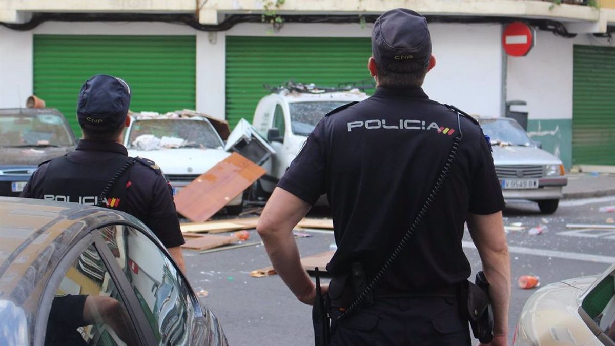 Detenidos tres menores y un joven de 18 años por agredir sexualmente a otro en un centro educativo de Valencia Detenidos tres menores y un joven de 18 años por agredir sexualmente a otro en un centro educativo de Valencia