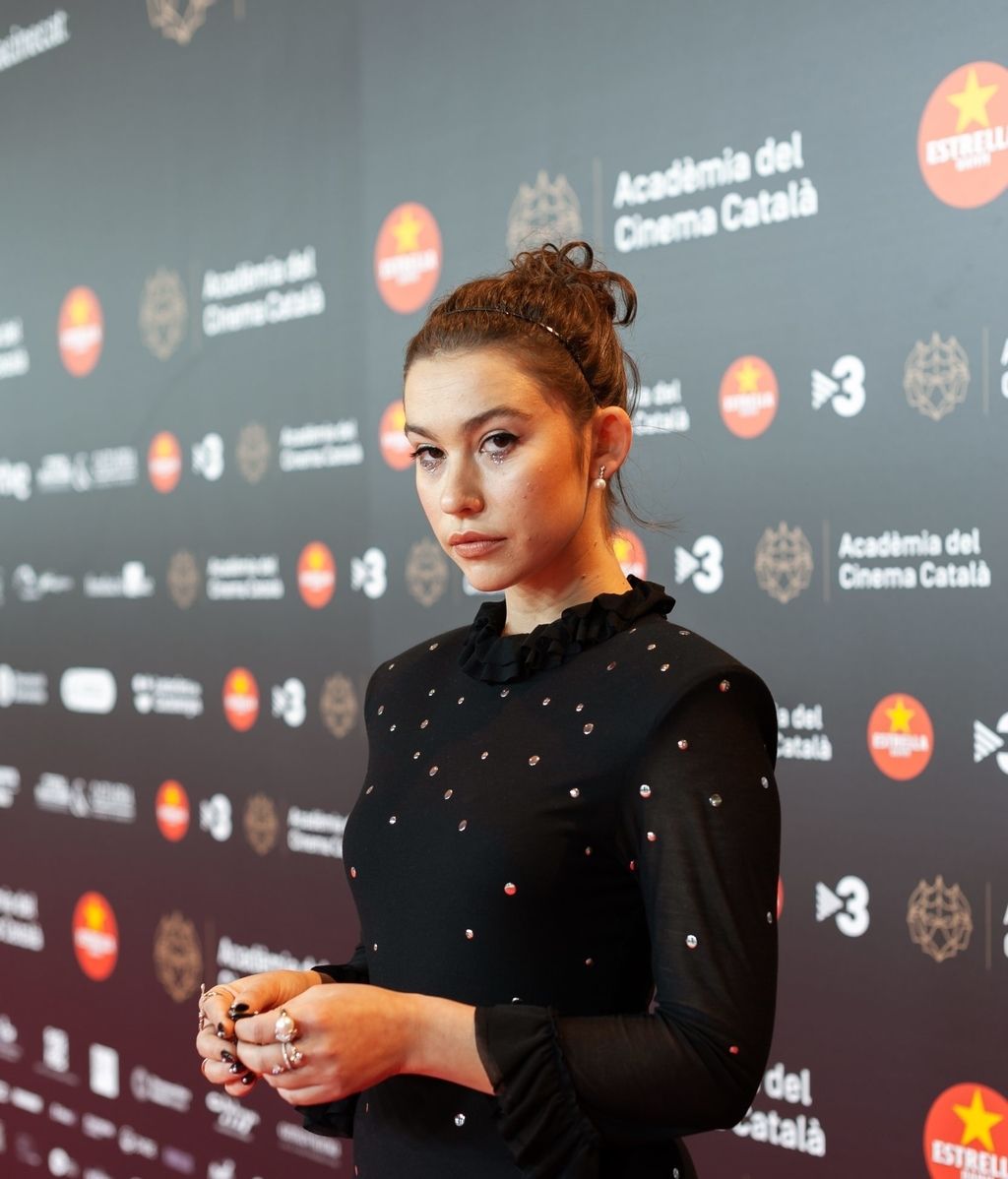 El 'beauty' y los complementos, claves en el look de Greta Fernández