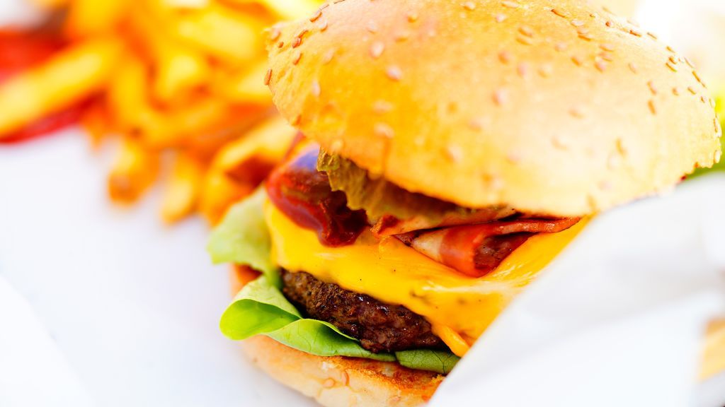 Una mujer guarda durante 17 años hamburguesas y patatas fritas