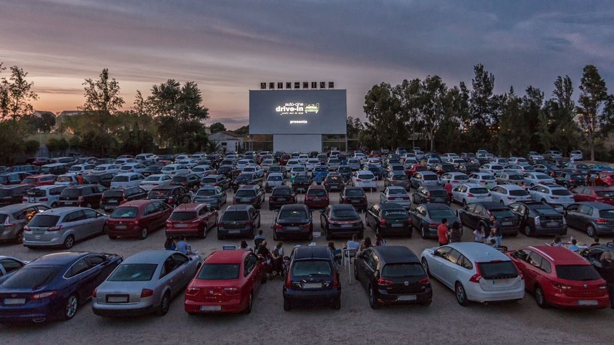 Los autocines valencianos piden un pasaporte cultural que evite su cierre tras el cambio horario de este sábado Los autocines valencianos piden un pasaporte cultural que evite su cierre tras el cambio horario de este sábado