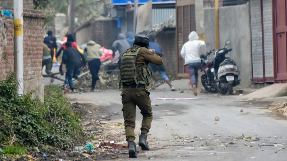 Al menos cuatro islamistas muertos en un enfrentamiento entre el Ejército indio y rebeldes en Cachemira Al menos cuatro islamistas muertos en un enfrentamiento entre el Ejército indio y rebeldes en Cachemira