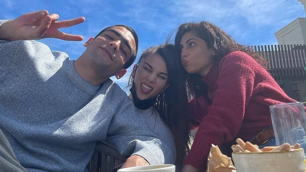 Así ha sido el reencuentro de Danna Paola con sus compañeros de 'Élite'