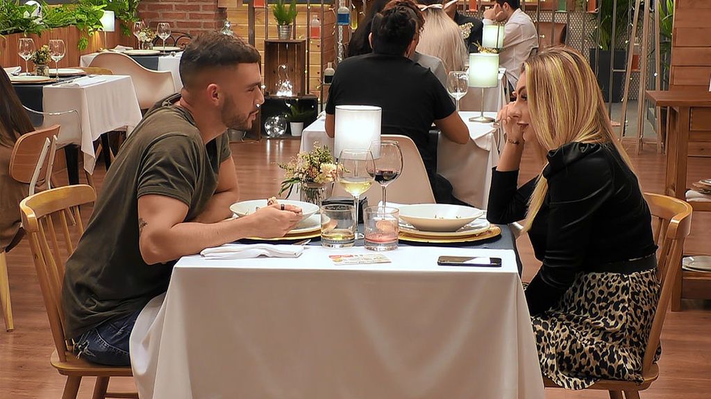 Imagen de Sergio y Alexia en el programa 'First Dates'