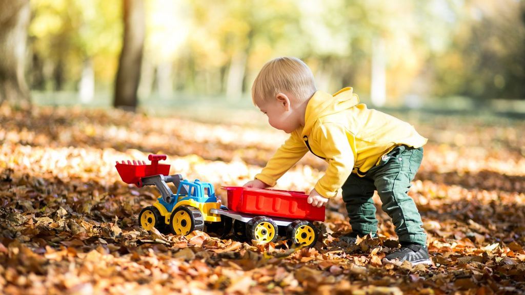 5 ideas de actividades al aire libre para pasar tiempo con tus hijos: disfrutar de la naturaleza será esencial para su desarrollo.