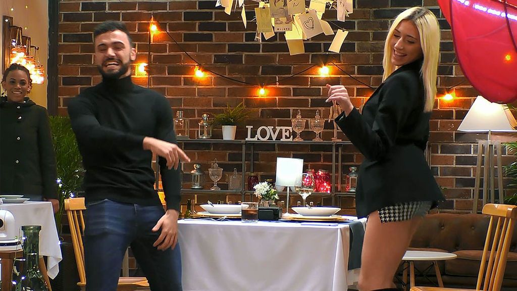 Álex y Paula en el programa 'First Dates'