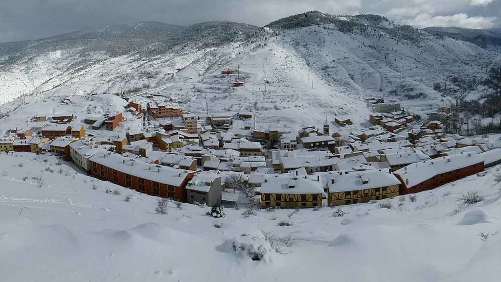 Camarena de la Sierra bajo la nieve