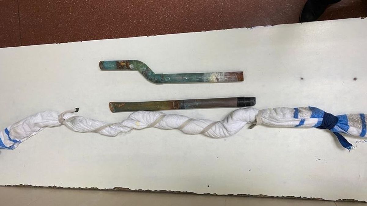 Dos aluniceros intentan fugarse de la cárcel de Badajoz con sogas caseras, un pincho y una barra de hierro Dos aluniceros intentan fugarse de la cárcel de Badajoz con sogas caseras, un pincho y una barra de hierro