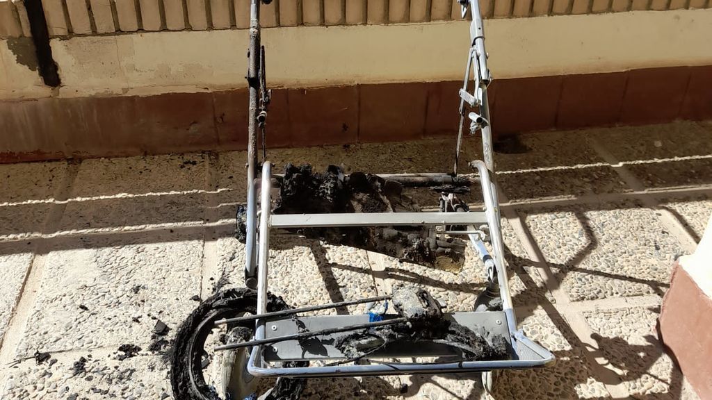 Quema carro ortopédico a un joven de Motril