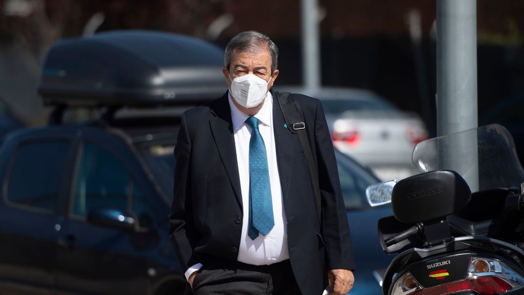 Cascos, el primer secretario general de la caja b, niega la mayor: "Esos apuntes son falsos" Cascos, el primer secretario general de la caja b, niega la mayor: "Esos apuntes son falsos"