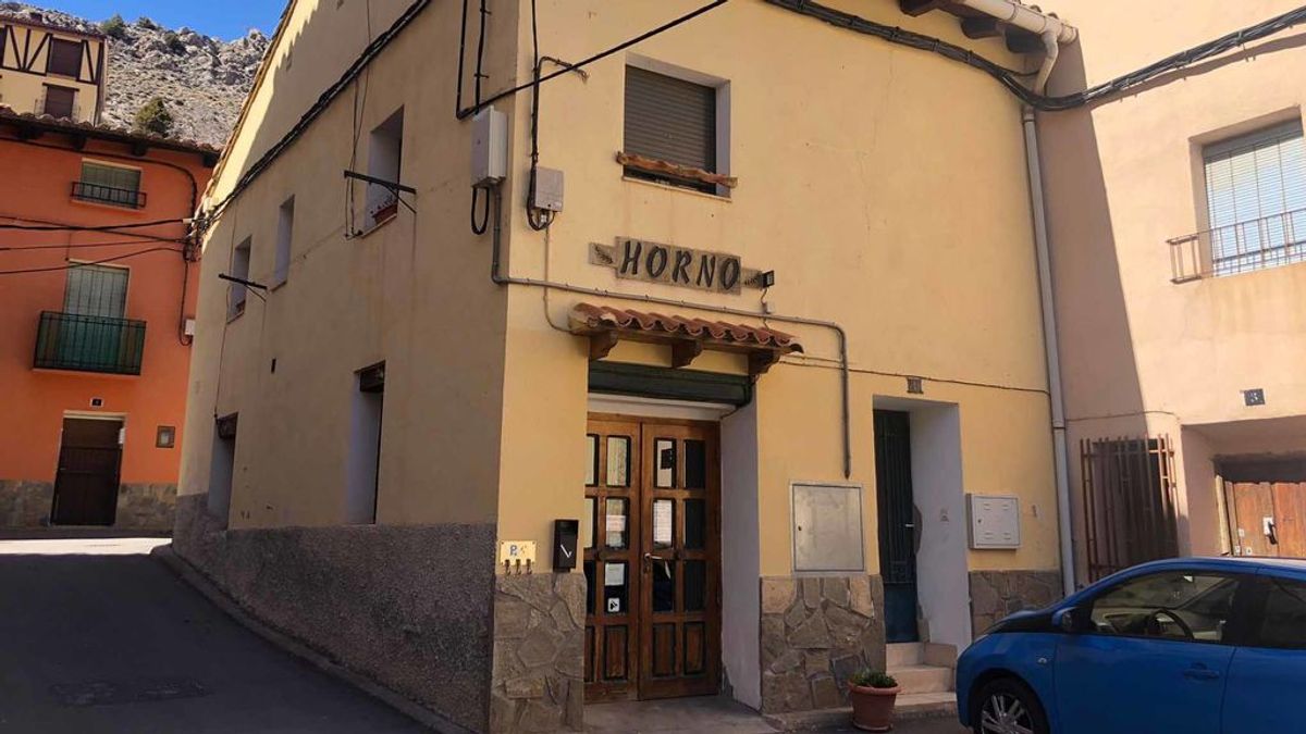 Camarena de la Sierra busca panadero: horno gratis a cambio de niños que eviten el cierre de la escuela Camarena de la Sierra busca panadero: horno gratis a cambio de niños que eviten el cierre de la escuela
